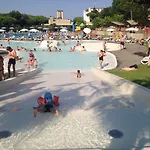 Village Malibu 4*