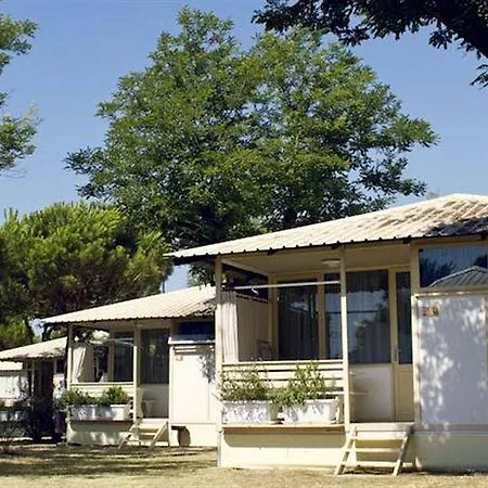 Village Malibu ليدو دي يسولو